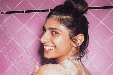 In fact, she prefers her guys to be intelligent, and if he is a gamer, that's even better. . Mia khalifa shower